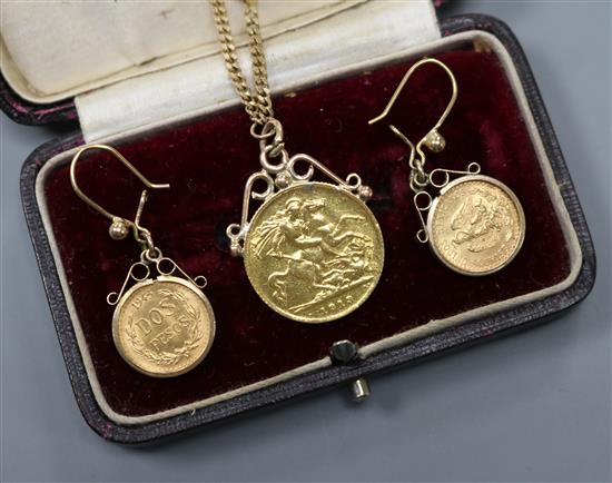 An Italian 9ct gold bracelet hung with a mounted gold half sovereign and a pair of yellow metal Dos Pesos coin set earrings.
